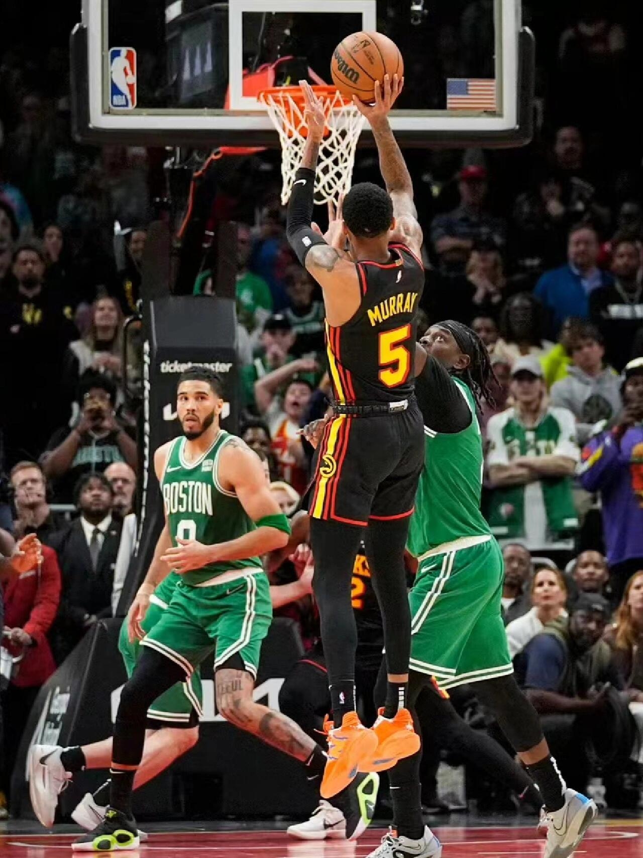 BBIN体育真人-老鹰队在客场比赛中惊险逆转对手(老鹰队在客场比赛中惊险逆转对手怎么办)